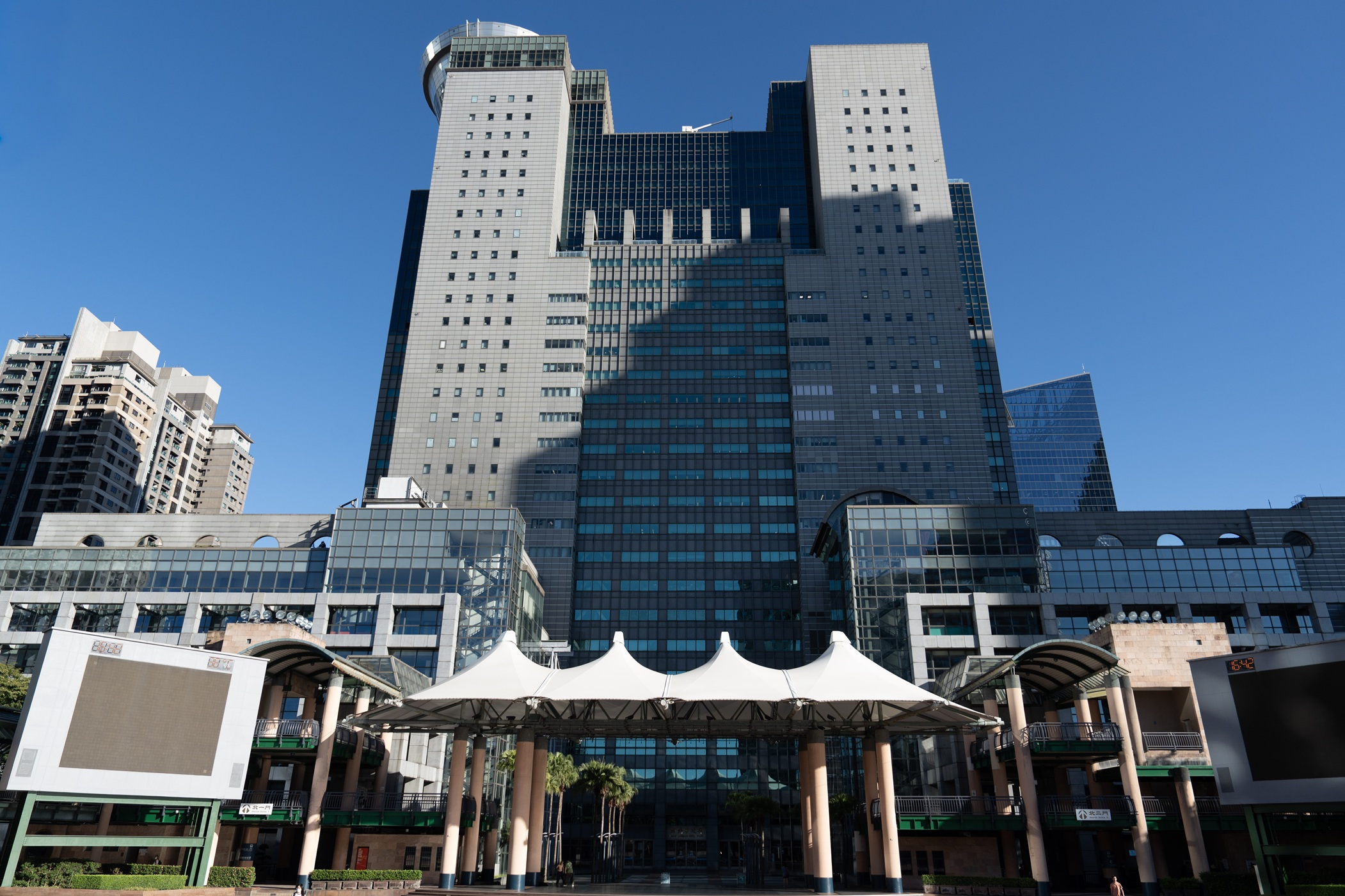 《2025智慧新北》專刊亮相，匯聚智慧治理亮點成果，以AI × 永續打造國際認證城市