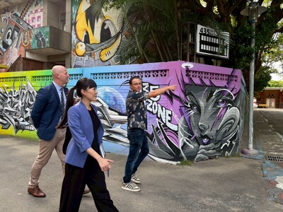 Bartosz 博士走訪板橋435特區感受藝文創意氛圍