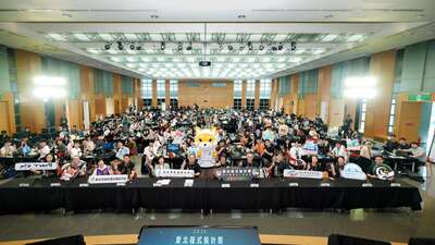 「2026 雙北程式設計節」大黑客松今(2)日正式開跑,共吸引 44 組團隊、207 位參賽者進入正式競賽,展開為期兩天的跨域創意挑戰。