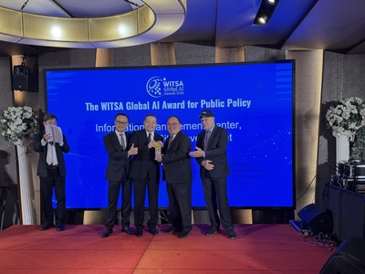 新北市參與2026年「WITSA全球AI傑出貢獻獎」頒獎典禮,由資訊中心主任陳富添(右2)代表受獎。